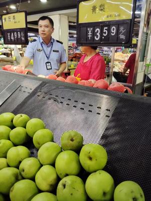 谢家集区市场监督管理局开展暑期食用农产品专项监督检查，守护群众“舌尖上的安全”